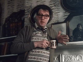 Gordon Kaye as science journalist Broadhurst.